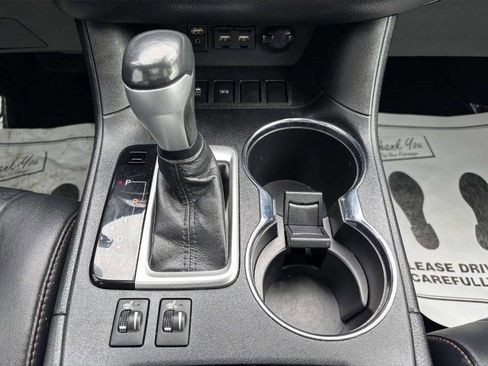 Used 2019 Toyota Highlander XLE image 28