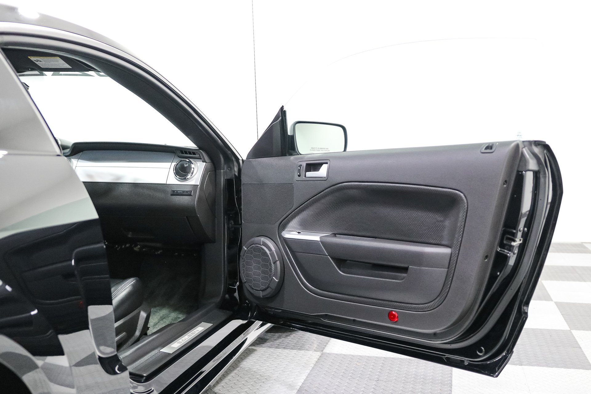 Used 2006 Ford Mustang GT RWD image 17