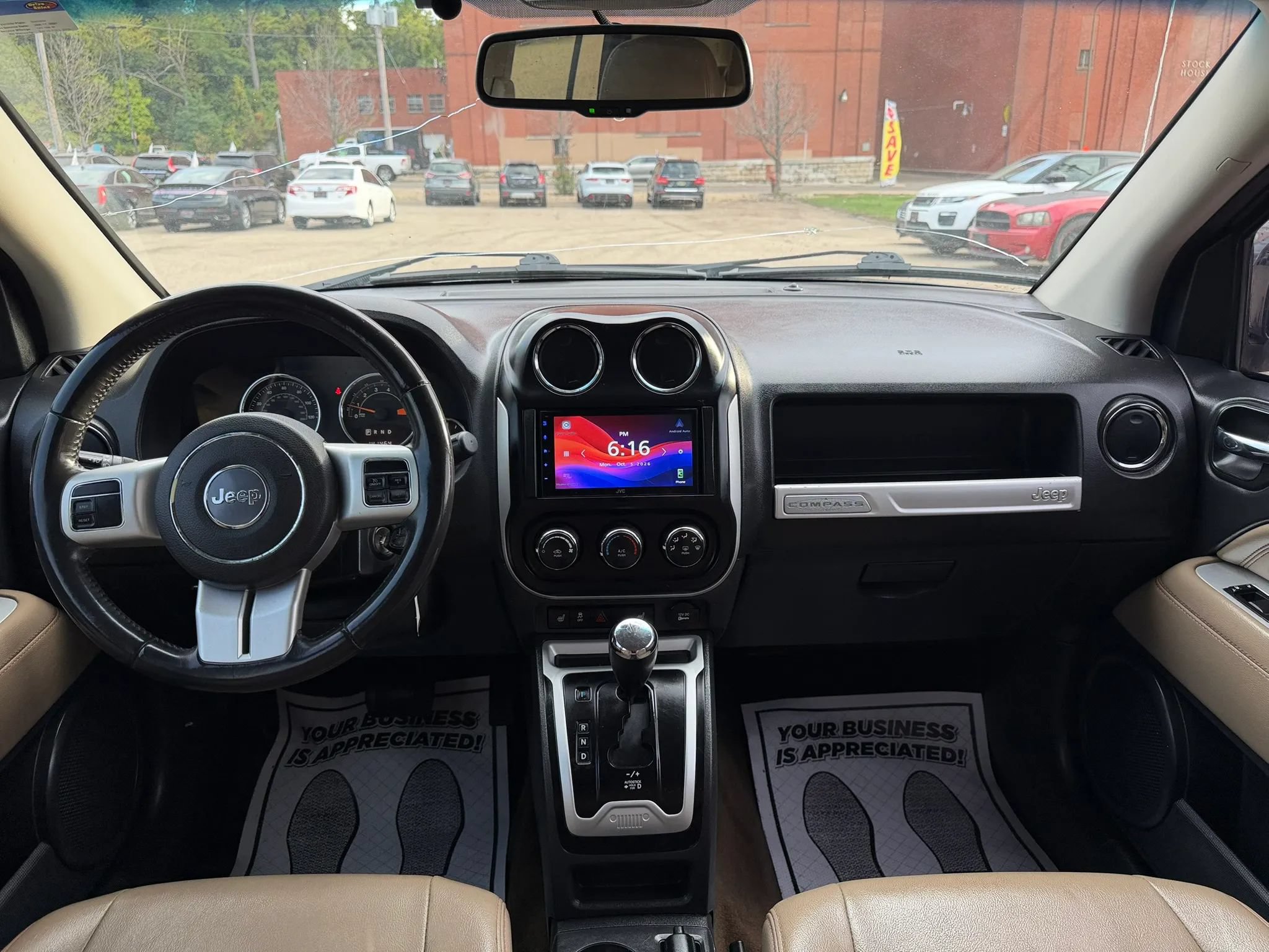 Used 2017 Jeep Compass Latitude FWD image 10