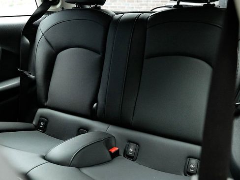 Used 2024 MINI Cooper 2-Door Hardtop FWD image 23