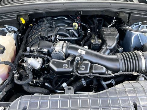Used 2025 Jeep Grand Cherokee Laredo X RWD image 33