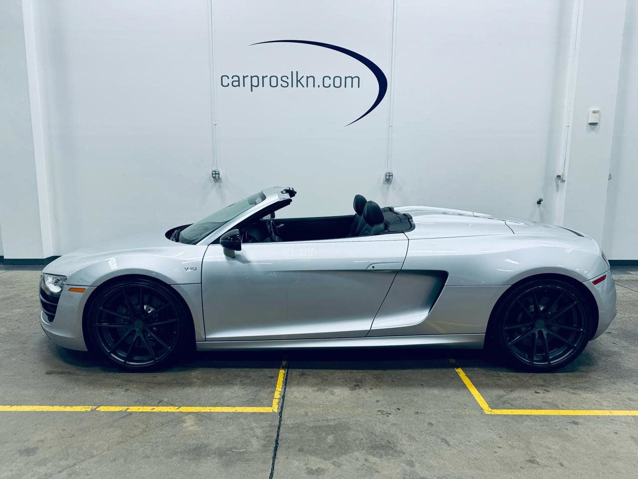 Used 2012 Audi R8 V10 w/ Enhanced Leather Pkg AWD/4WD image 4