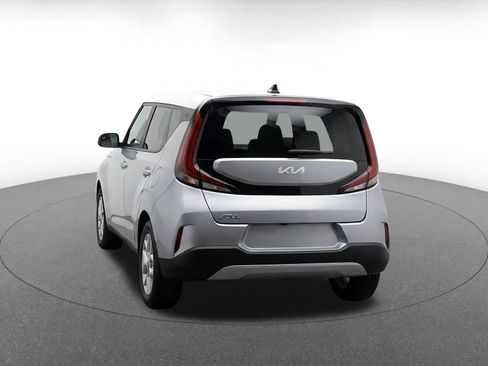 Used 2025 Kia Soul LX w/ LX Technology Package FWD image 8
