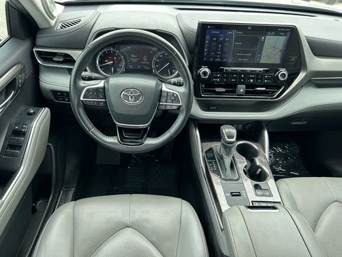 Used 2022 Toyota Highlander Limited image 19