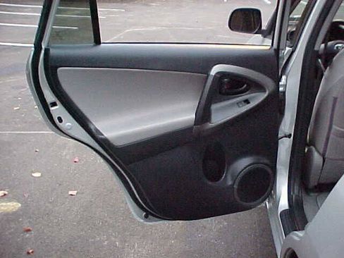 Used 2011 Toyota RAV4 4WD w/ Preferred Premium Pkg image 12