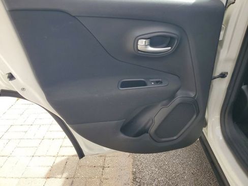 Used 2020 Jeep Renegade Sport image 30