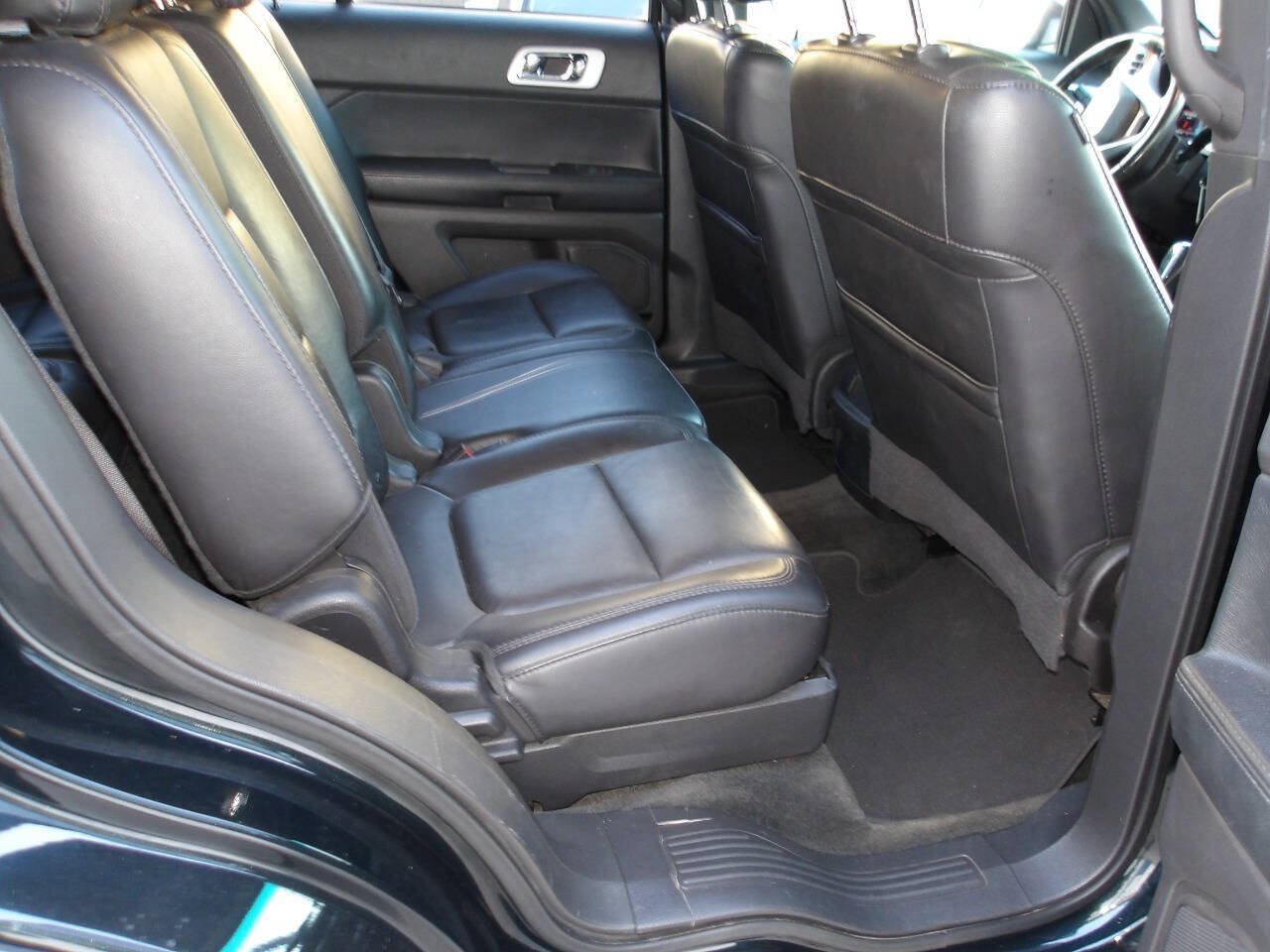 Used 2014 Ford Explorer XLT w/ Equipment Group 202A FWD image 27