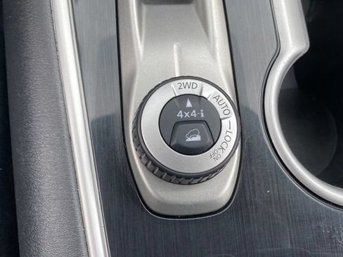 Used 2019 Nissan Pathfinder SV AWD/4WD image 22