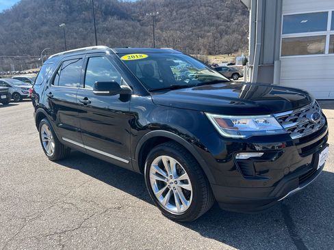 Used 2018 Ford Explorer XLT w/ Equipment Group 202A AWD/4WD image 3