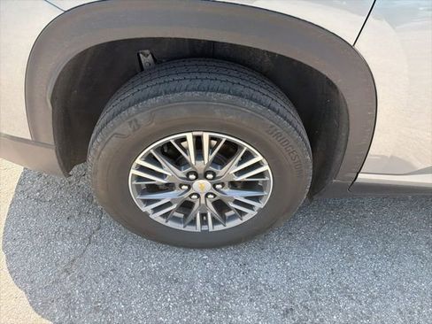 Used 2024 Chevrolet Traverse LT image 6