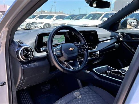 Used 2025 Chevrolet Equinox LT AWD/4WD image 16