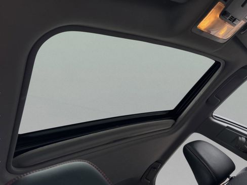 Used 2016 Toyota Camry SE w/ Moonroof Package image 33