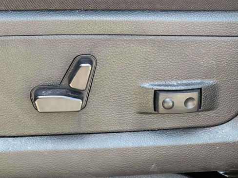 Used 2025 RAM 2500 Big Horn AWD/4WD image 16