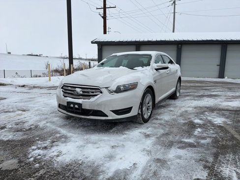Used 2017 Ford Taurus SEL image 4