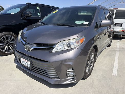 Used 2020 Toyota Sienna XLE w/ XLE Navigation Package AWD/4WD image 3