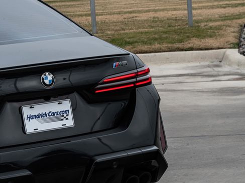 Used 2025 BMW M5 w/ Executive Package image 8