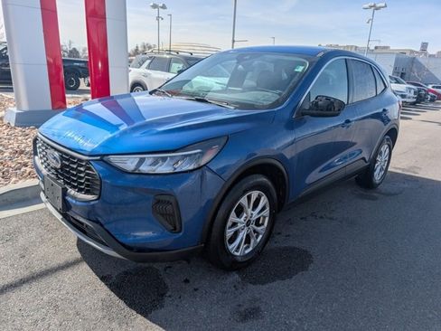 Used 2023 Ford Escape Active image 2