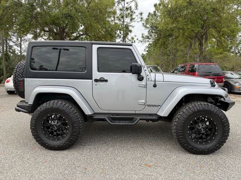 Used 2017 Jeep Wrangler Sahara image 9