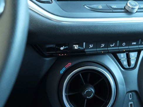Used 2025 Chevrolet Blazer LT FWD image 27