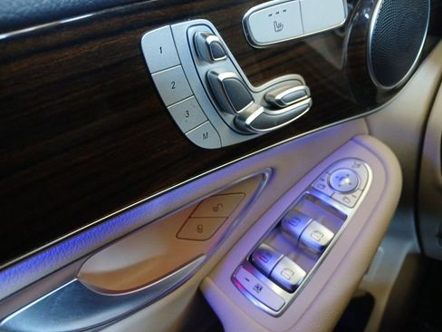 Used 2022 Mercedes-Benz GLC 300 image 17