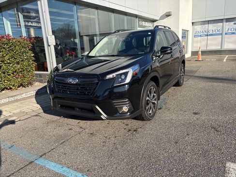 Used 2023 Subaru Forester Limited image 7
