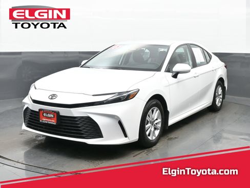 Used 2025 Toyota Camry LE w/ Convenience Package image 1