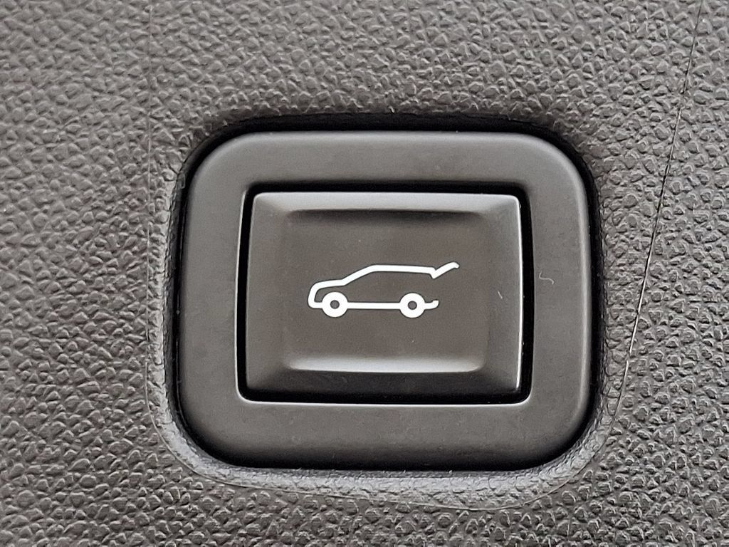 Used 2020 Chevrolet Blazer LT AWD/4WD image 32