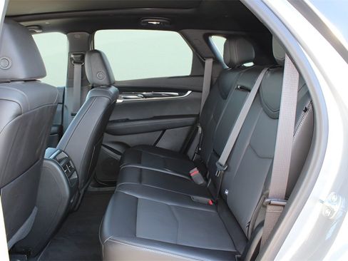 Used 2025 Cadillac XT5 Premium Luxury image 16