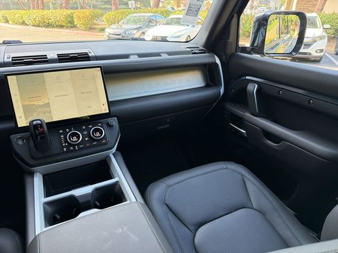 New 2026 Land Rover Defender 110 X-Dynamic SE AWD/4WD image 29