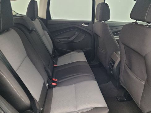 Used 2017 Ford Escape SE image 19