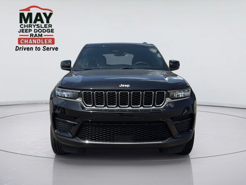 Certified 2024 Jeep Grand Cherokee Laredo w/ Trailer Tow Package AWD/4WD image 2