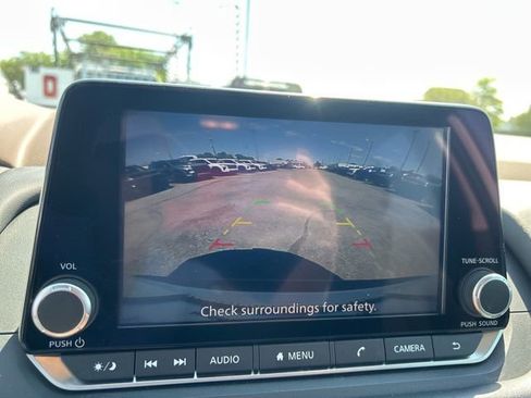 Used 2023 Nissan Rogue S FWD image 20
