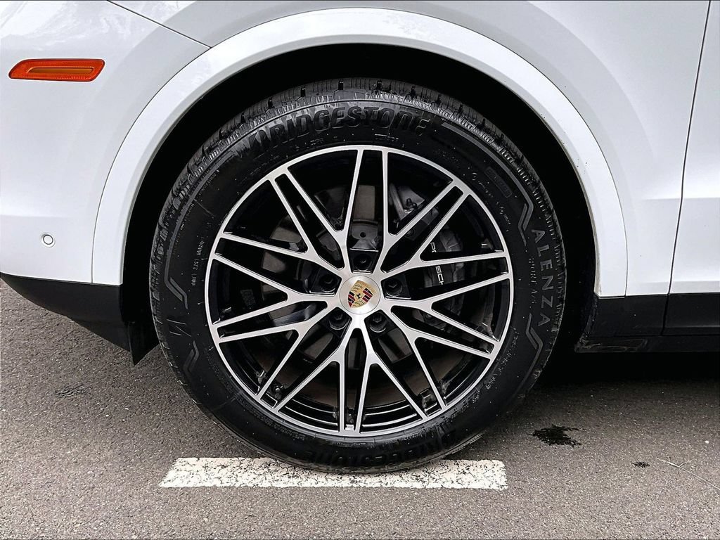 Certified 2024 Porsche Cayenne AWD/4WD image 14