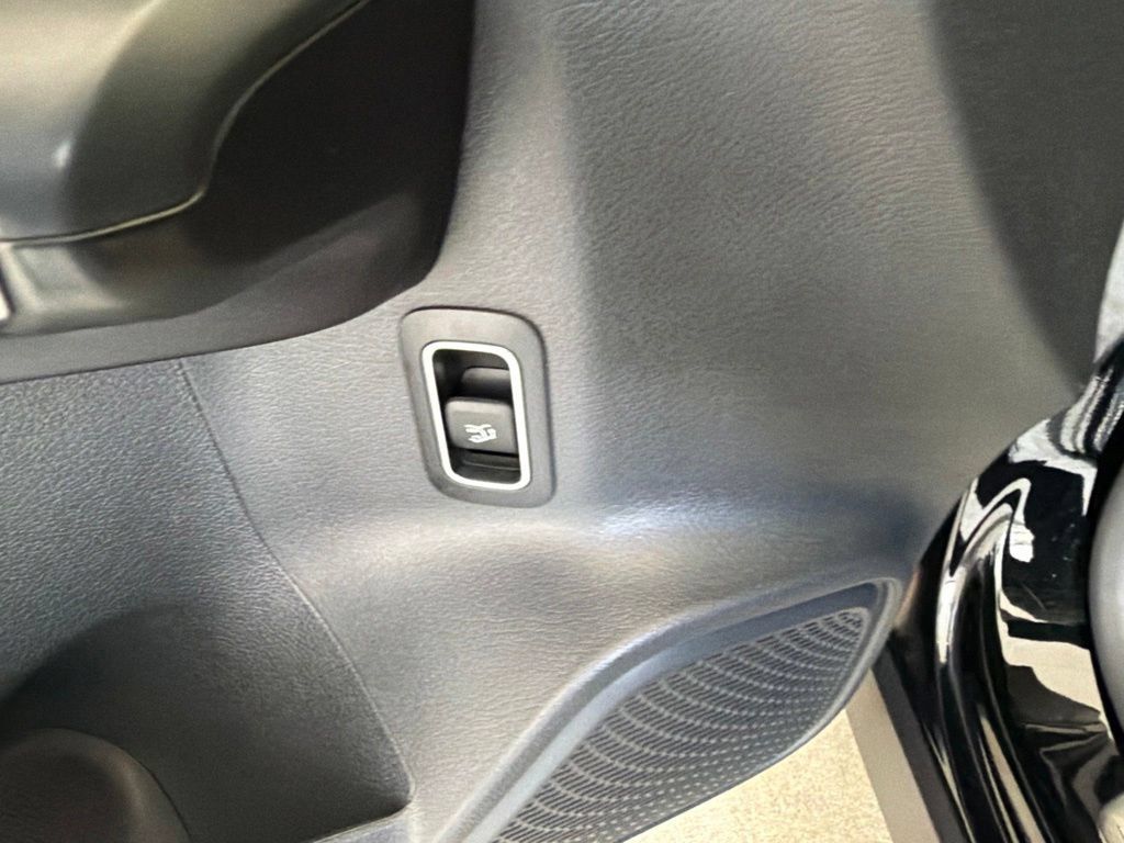 Used 2022 Mercedes-Benz GLB 250 image 48