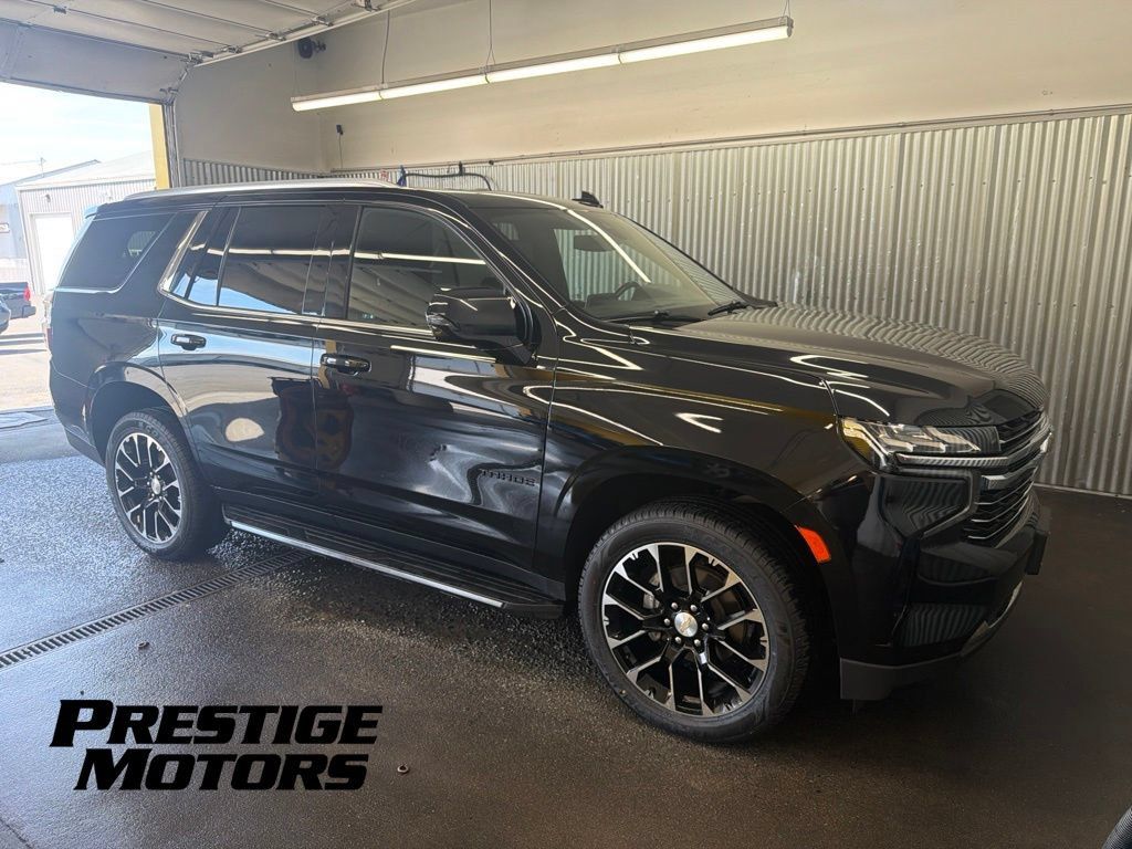 Used 2022 Chevrolet Tahoe LT w/ Luxury Package AWD/4WD image 1