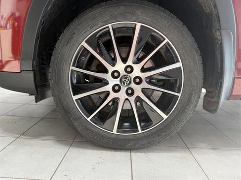 Used 2018 Toyota Highlander SE image 7