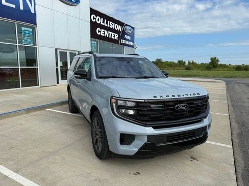 New 2025 Ford Expedition Platinum w/ Stealth Performance Package image 8