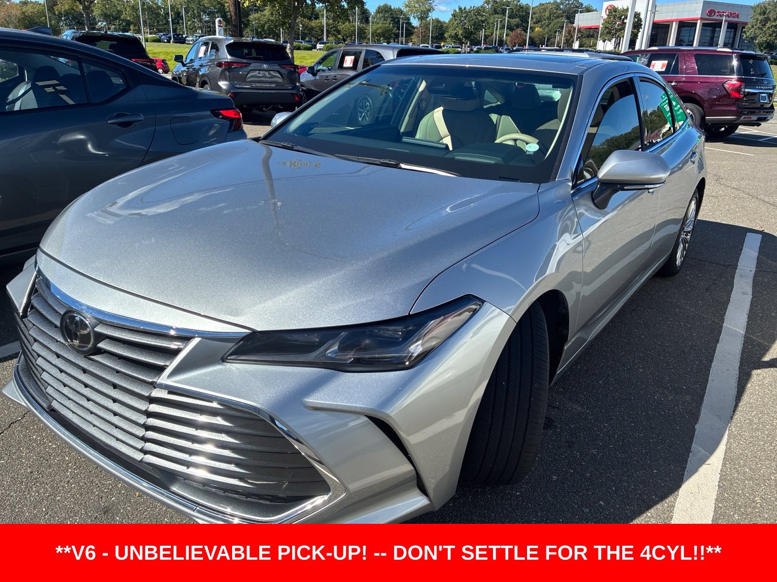 Used 2019 Toyota Avalon Limited FWD image 4