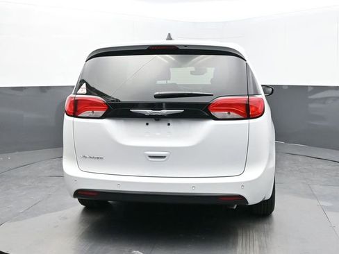 New 2025 Chrysler Voyager LX image 5
