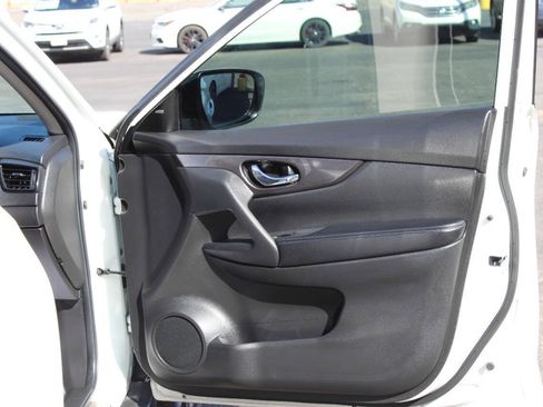 Used 2020 Nissan Rogue SV w/ Premium Package FWD image 11