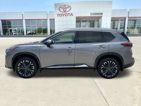 Used 2024 Nissan Rogue Platinum w/ Platinum Premium Package AWD/4WD image 2