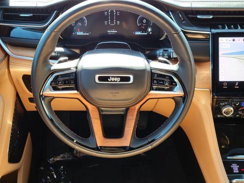 Used 2023 Jeep Grand Cherokee L Summit AWD/4WD image 5
