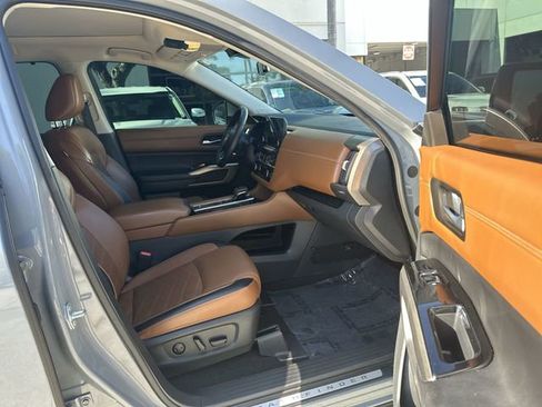 Used 2024 Nissan Pathfinder Platinum w/ Cargo Package FWD image 21