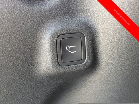 Used 2025 Jeep Compass Latitude w/ Convenience Group AWD/4WD image 13
