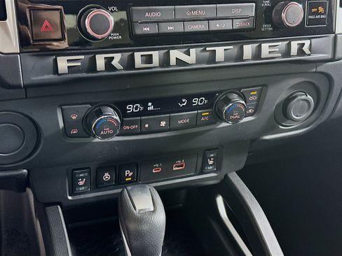Used 2025 Nissan Frontier SV w/ SV Convenience Package image 23