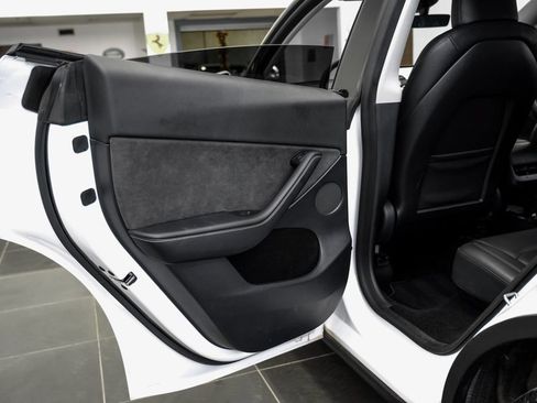 Used 2023 Tesla Model Y Long Range AWD/4WD image 40