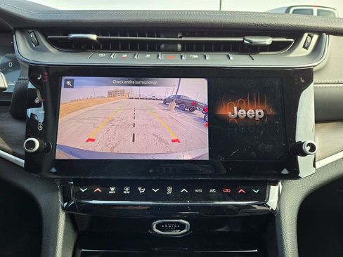 New 2026 Jeep Grand Cherokee L Limited w/ Limited Altitude Package AWD/4WD image 22
