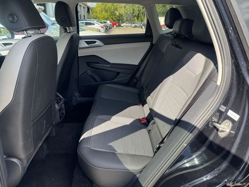 Used 2025 Volkswagen Taos SE image 25