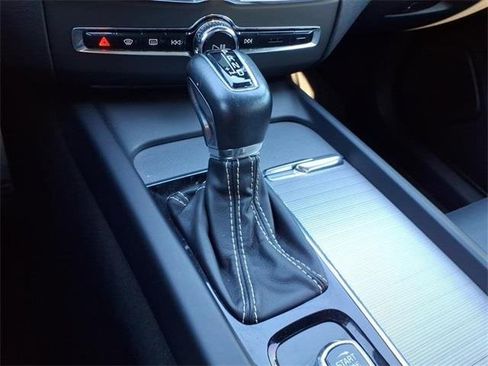 Used 2020 Volvo XC60 T5 R-Design w/ Protection Package Premier image 27