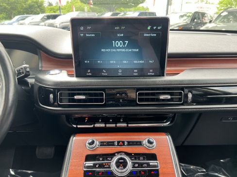 Used 2023 Lincoln Aviator Reserve w/ Equipment Group 201A AWD/4WD image 17